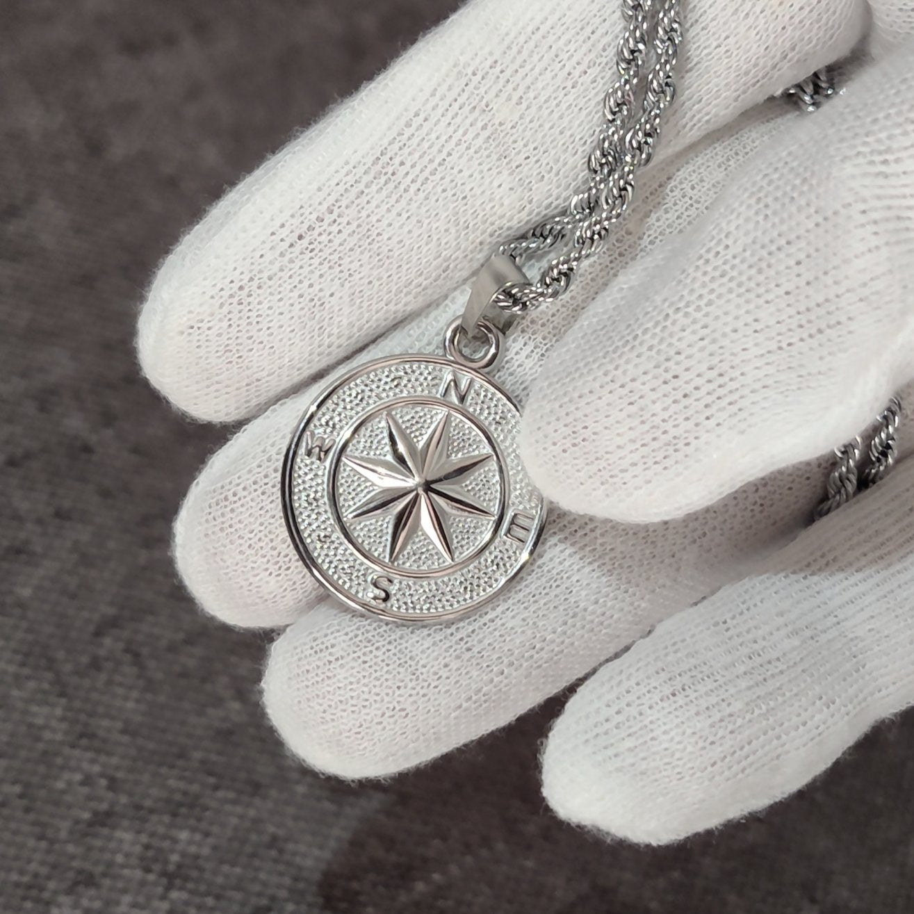 Compass Pendant [Silver]